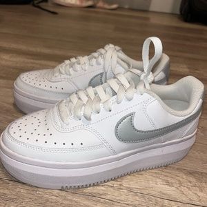 Nike Women’s Court Vision Altas